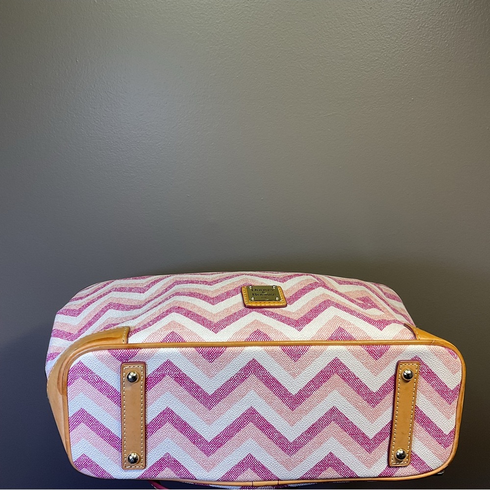 Dooney & Bourke pink chevron tote bag - Picture 6 of 13